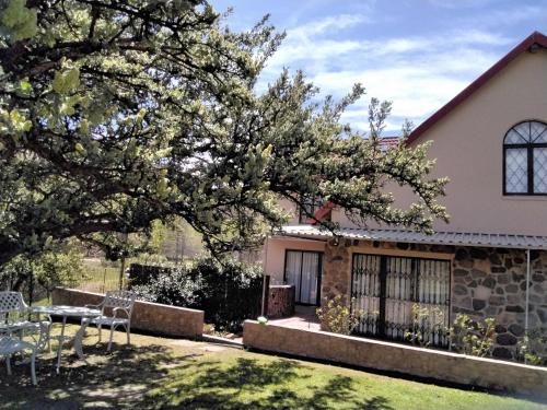 Apartment 1 - Rivervilla or Apartment 2 - Stone Cottage, Underberg