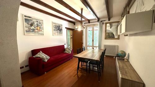  Musicians Mansion Apartment in Fino Mornasco