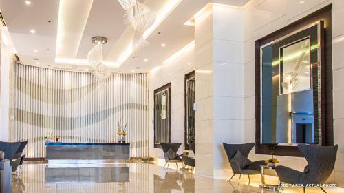 High Rise 2br In the Makati Skyline with KTV Pools, Manila