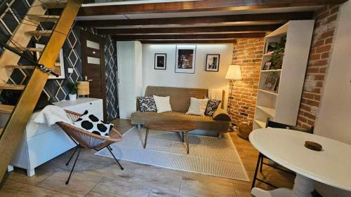 Studio z ogrodem przy Starej Zajezdni, Cracovie