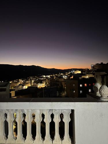 White Pearl Parking FREE in 아인 하우지