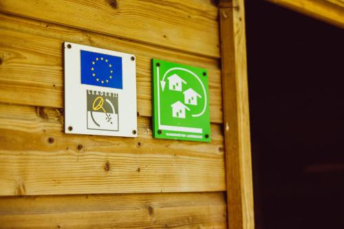 Houten natuurhuisje Hikershut – khách sạn tại Urspelt