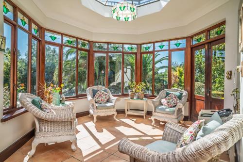 Villa Zwaanswyk 5 Bedroom Retreat near Silvermine Nature Reserve