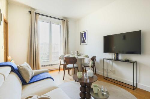 Modern flat -1BR-4P- Paris 17e - image 10