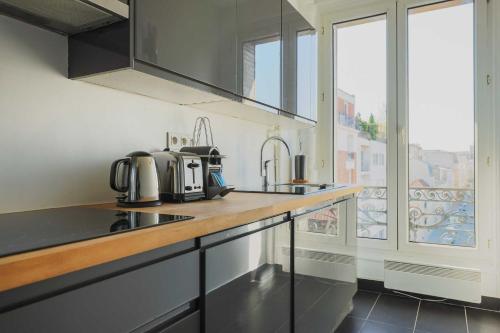 Modern flat -1BR-4P- Paris 17e - image 7