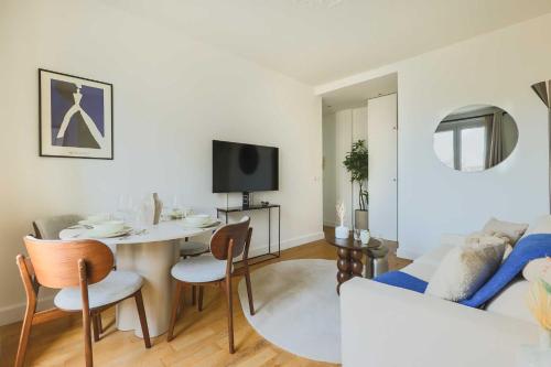 Modern flat -1BR-4P- Paris 17e - image 8