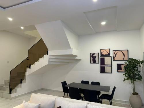 Crystal's apartment in a secure estate with pool - image 5