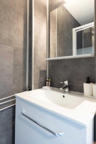 Charming apartment - 1BR-4P- Montparnasse - image 5