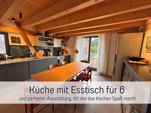virtuve, Landloft Linum - Ausgebaute Scheune mit Aussicht, Naturpool, Kamin, Sauna, Luxusausbau, handverlesen in Fehrbellin