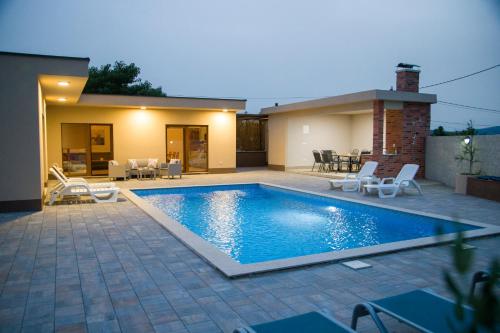 Luxury Villa G Residency