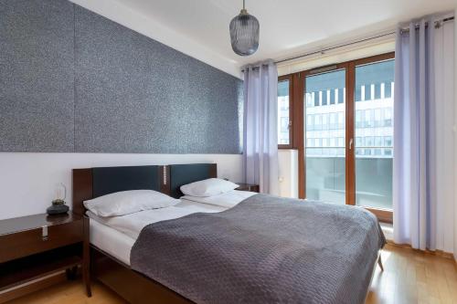 Sea Towers Apartament z Widokiem na Morze 3 Sypialnie i 2 Balkony by Noclegi Renters - image 2