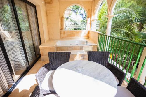 room detail thumbnail 1