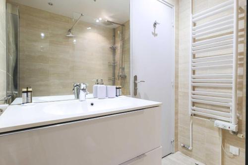 Modern apartment -1BR-3P- Trocadero - image 10