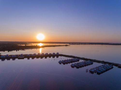 A szálláshely kívülről, Schleikubus – Ihr schwimmendes Ferienparadies im OstseeResort Olpenitz in Olpenitz