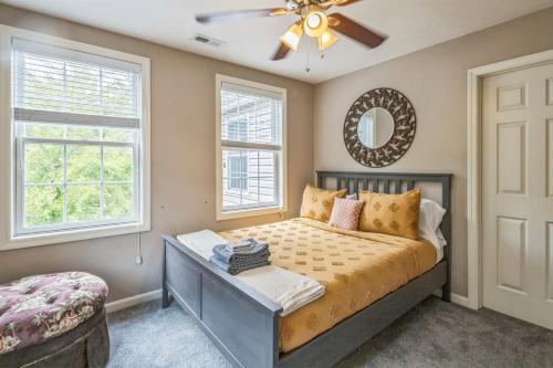 Modern 3-Bed Home with Game Room and Deck in Pittsburgh, USA