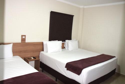 1 queen bed, 1 twin bed