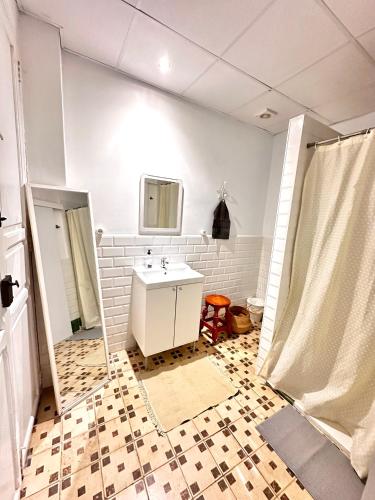 1- Habitación interior con aire acondicionado y con baño independiente, Valence (photo 3)