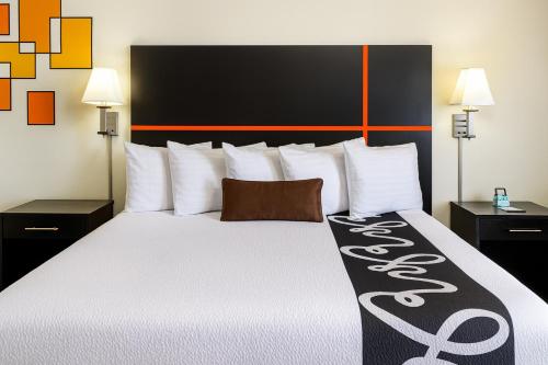 Chaparral Motor Inn