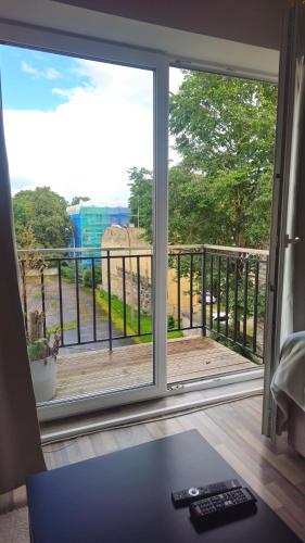 View, Cozy Little Penthouse Free Parking, Self Check In in Veerenni
