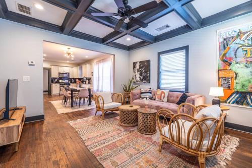 Stylish Urban Retreat, Minutes To Downtown! in Vine City