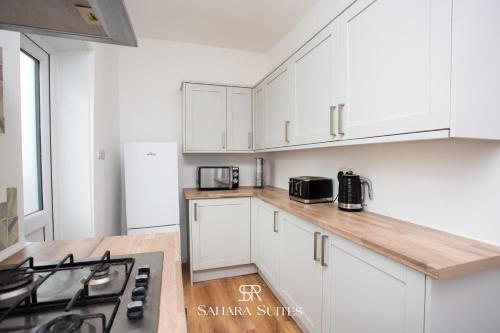 Kitchen, Stylish 3-Bed - Newcastle City Centre - Long Stays in Walkergate
