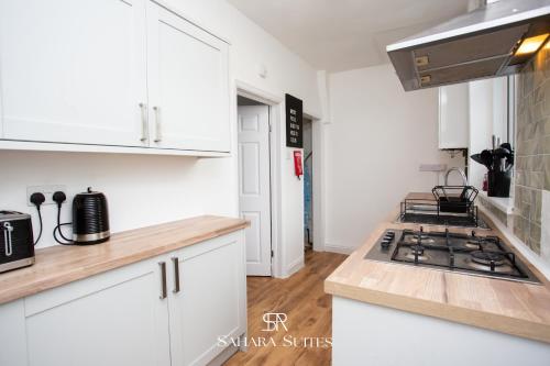 Kitchen, Stylish 3-Bed - Newcastle City Centre - Long Stays in Walkergate