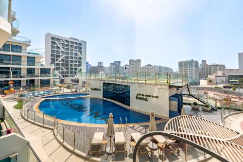 Walking distance to Dubai Miracle Garden and Butterfly Garden, Few minutes drive to Mall of the Emirates and IMG Worlds of Adventure - Samana Park Views, Arjan by Deluxe Holiday Homes, Dubaj (zdjęcie 8)