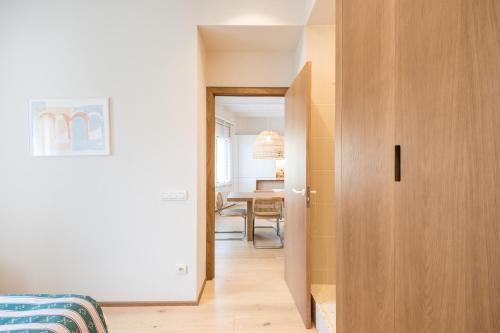 Mediterranean Retreat with 4-Bedroom, 3-Bath Apartment in Barcelona, Barcelona (Foto 9)