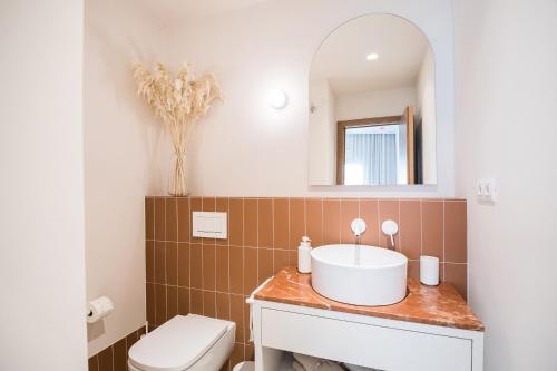 Mediterranean Retreat with 4-Bedroom, 3-Bath Apartment in Barcelona, Barcelona (Foto 8)