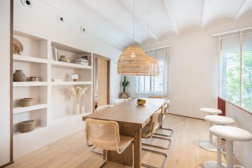 Mediterranean Retreat with 4-Bedroom, 3-Bath Apartment in Barcelona, Barcelona (Foto 4)