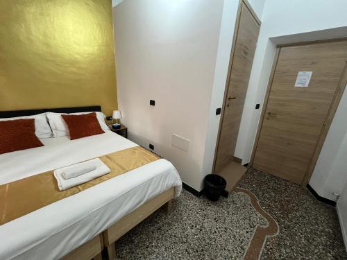 Genova Gold Rooms - image 2