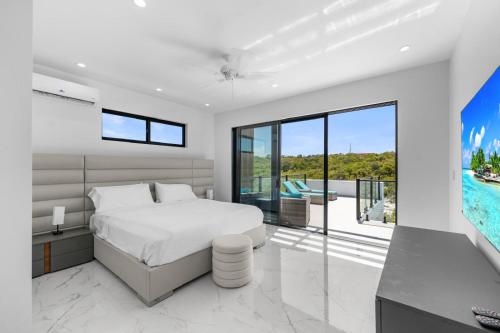 Private Villa Stay with Pool BBQ and Beach Nearby in Providenciales