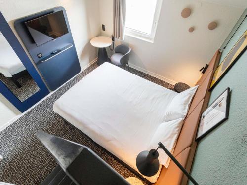 1 double bed, 2 twin beds