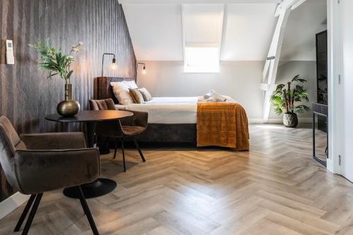 HotelBed w aircon at City Villa Tilburg Willem 1, Tilburg
