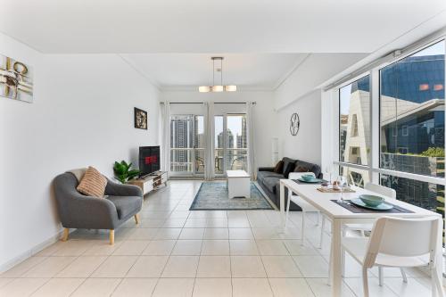Modern 1 Bed With Marina Views Near JBR Beach, Dubai (photo 8)