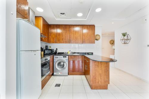 Modern 1 Bed With Marina Views Near JBR Beach, Dubai (photo 3)