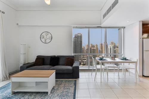 Modern 1 Bed With Marina Views Near JBR Beach, Dubaj