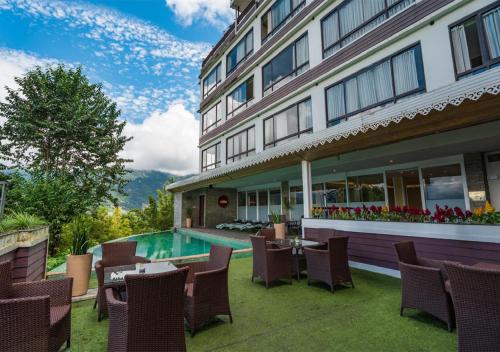 Summit North Star Hotel with Swimming Pool  photo 5