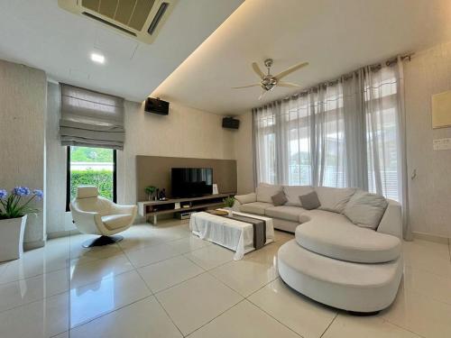 Asimmy Homestay Semi-D with 4 rooms in Sungai Jawi
