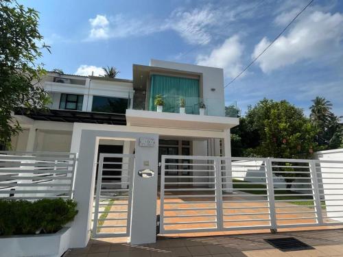 Asimmy Homestay Semi-D with 4 rooms in Sungai Jawi