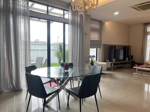 Asimmy Homestay Semi-D with 4 rooms in Sungai Jawi