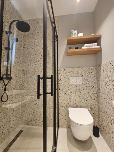 Studio Rosé (Studio Rose) in มอส์ทาร์