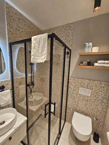 Studio Rosé (Studio Rose) in มอส์ทาร์