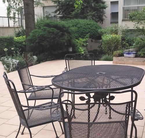 Lovely apartment overlooking inner garden - Montparnasse Pasteur Eiffel, Париж