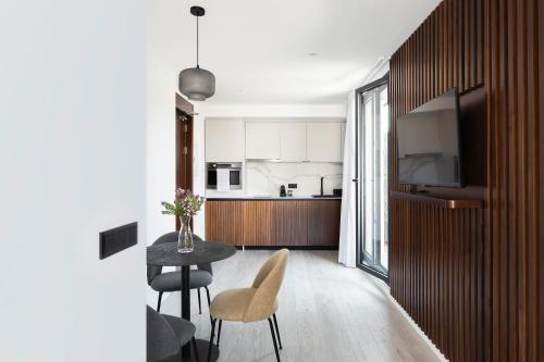 master La Rambla Room Type - One Bedroom Apartment with Large Terrace