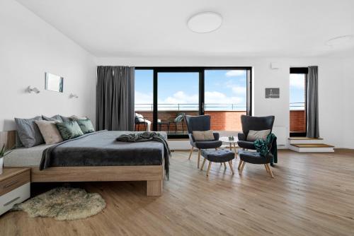 Sunny apartment with terraces in Královo Pole (Sunny apartment with terraces in Kralovo Pole) in คราโลโว โปเล