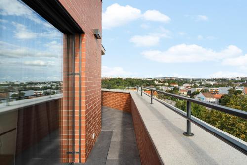 Sunny apartment with terraces in Královo Pole (Sunny apartment with terraces in Kralovo Pole) in คราโลโว โปเล