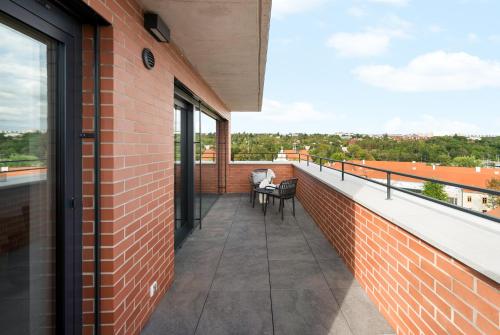 Sunny apartment with terraces in Královo Pole (Sunny apartment with terraces in Kralovo Pole) in คราโลโว โปเล