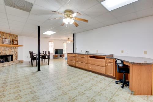 Near Trails and Live Music Cozy Atlanta Apt! in South Fulton