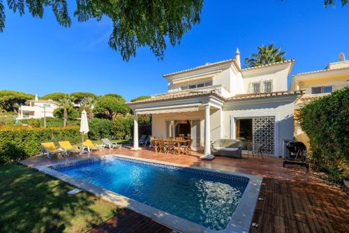 Vale Do Lobo Resort in Almancil